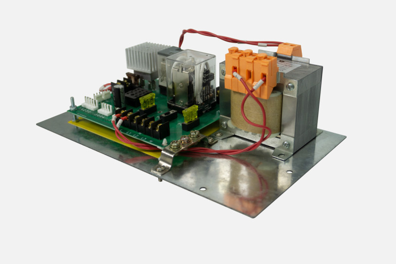 Ansicht 1: Steuerplatine mit Netzteil 400V
